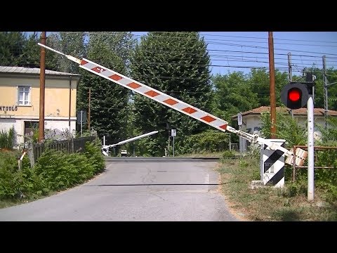 Spoorwegovergang Montuolo (I) // Railroad crossing // Passaggio a livello