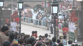 preview picture of video 'Inde 2010 : Wagah border - Cérémonie 5'