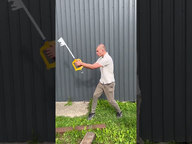 Vídeo relacionado con KXR Kingdom Hearts Replica 88CM 34" Keyblade To The City Chain Keyblade Prop Keyblade Blando Promesa 88 cm, Espuma Oathkeeper Kingdom Hearts