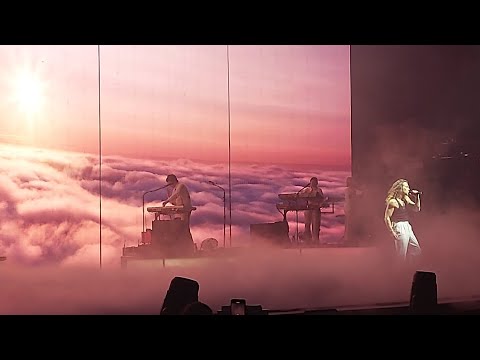 Julien Doré - Porto Vecchio (Paris🇲🇫 06 avril 2025 Accor Arena Bercy Le Pestacle 06-04-2025)