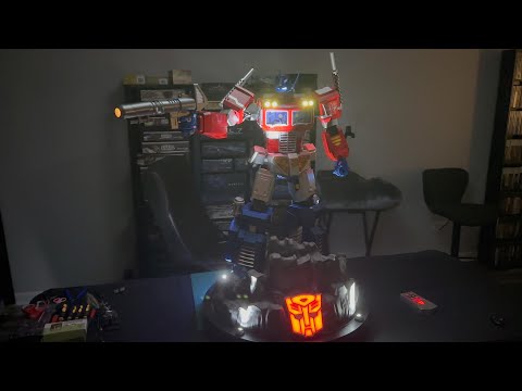 Agora Models Optimus Prime - The Base
