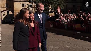 Sus Majestades los Reyes y Su Alteza Real la Princesa de Asturias y de Viana visitan el Ayuntamiento de Viana