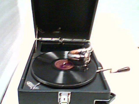 barnabas von geczy op russische koffergrammofoon