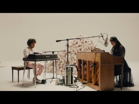 benny blanco & Gracie Abrams - Unlearn (Official Acoustic Video)