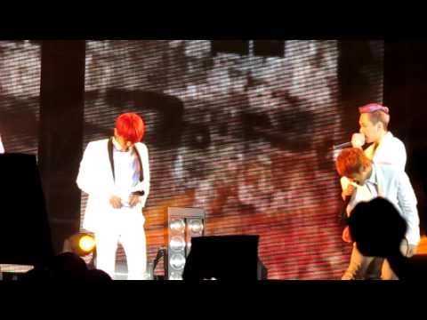 [FANCAM] 120811 Beauty&The beast Live in Macao @ beast 3