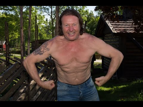 Charter Svein makes two girls cry!