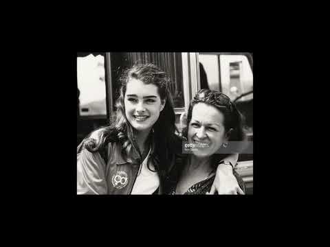 [Wikipedia] Scott Shields (musician)