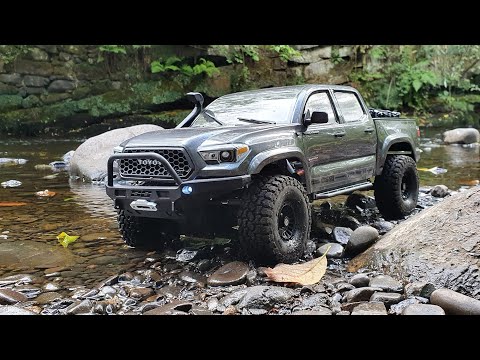 Element RC Enduro KNIGHTRUNNER Trail Truck  Toyota Tacoma