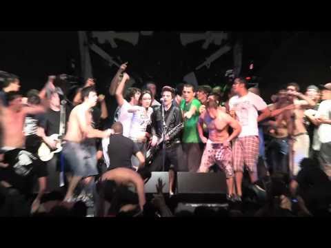 Invasão do palco do Anti-Flag no show de São Paulo (26/03/2011)