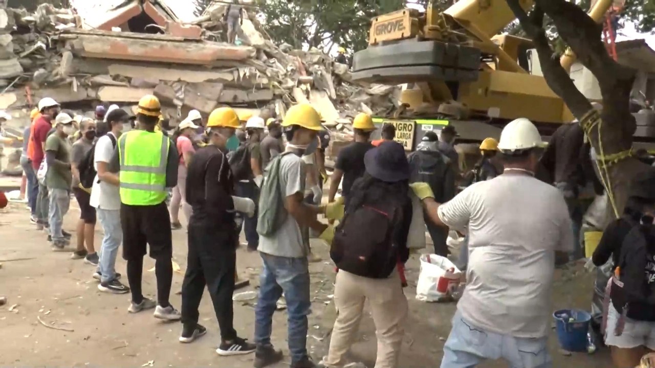Caleños intensifican búsqueda de sobrevivientes tras sismo
