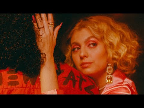 CLARA VALVERDE - EI, COISINHA! (clipe oficial)