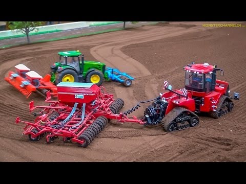 RC Tractors John Deere, Case and Fendt at work! Siku Farmland in Neumünster, Germany.