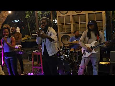 Special ist Future Roots gegenüber dankbar.