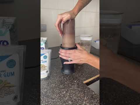 1/2 tsp Guar gum, 150ml coconut milk, 1 cup ice, 1 tsp sugarfree drinking chocolate, 30g WPI