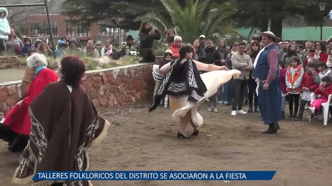 ACTO Y PROMESA A LA BANDERA DE LAS ESCUELAS DEL DISTRITO 9   TALLERES FOLKLORICOS DEL DISTRITO 3
