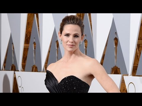 download lagu mp3 mp4 Jennifer Garner Red Carpet, download lagu Jennifer Garner Red Carpet gratis, unduh video klip Jennifer Garner Red Carpet