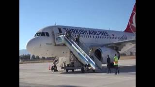 Yüksekova'ya ilk yolcu uçağı indi