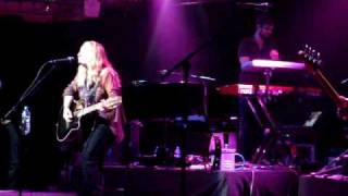Melissa Etheridge live @ Paradiso Amsterdam 27/06/2010 Drag me away