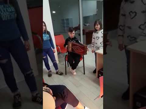 " TARANTELLA SCIOCCA "🎵 eseguita dai bambini della scuola di organetto di Valentina Donato