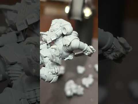 Kitbash a Primaris Lieutenant in Reiver Armor with the GamesWorkshop Space Wolves Upgrade Sprue