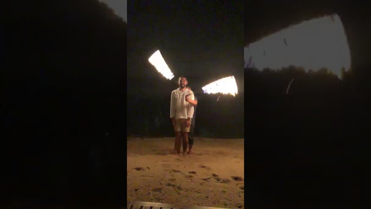 Рисковый парень на фаер-шоу