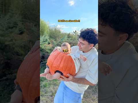 J'ai mis mon BÉBÉ dans une CITROUILLE ! 🎃 #shorts