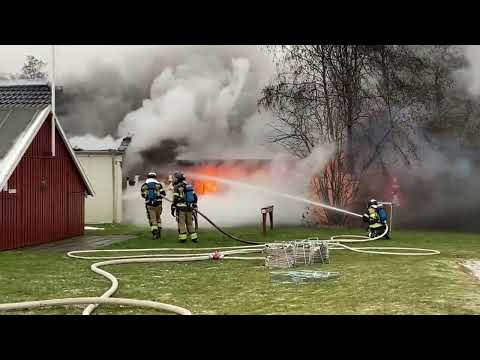 Løb rundt for at tøjle meterhøje flammer