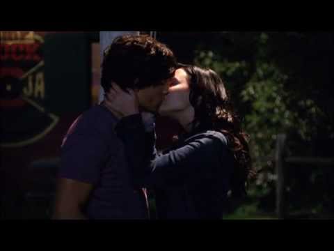Demi Lovato & Joe Jonas kiss Camp Rock 2