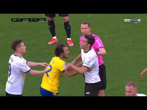 Pelea por insultos racistas contra Diakhaby en el Cadiz-Valencia