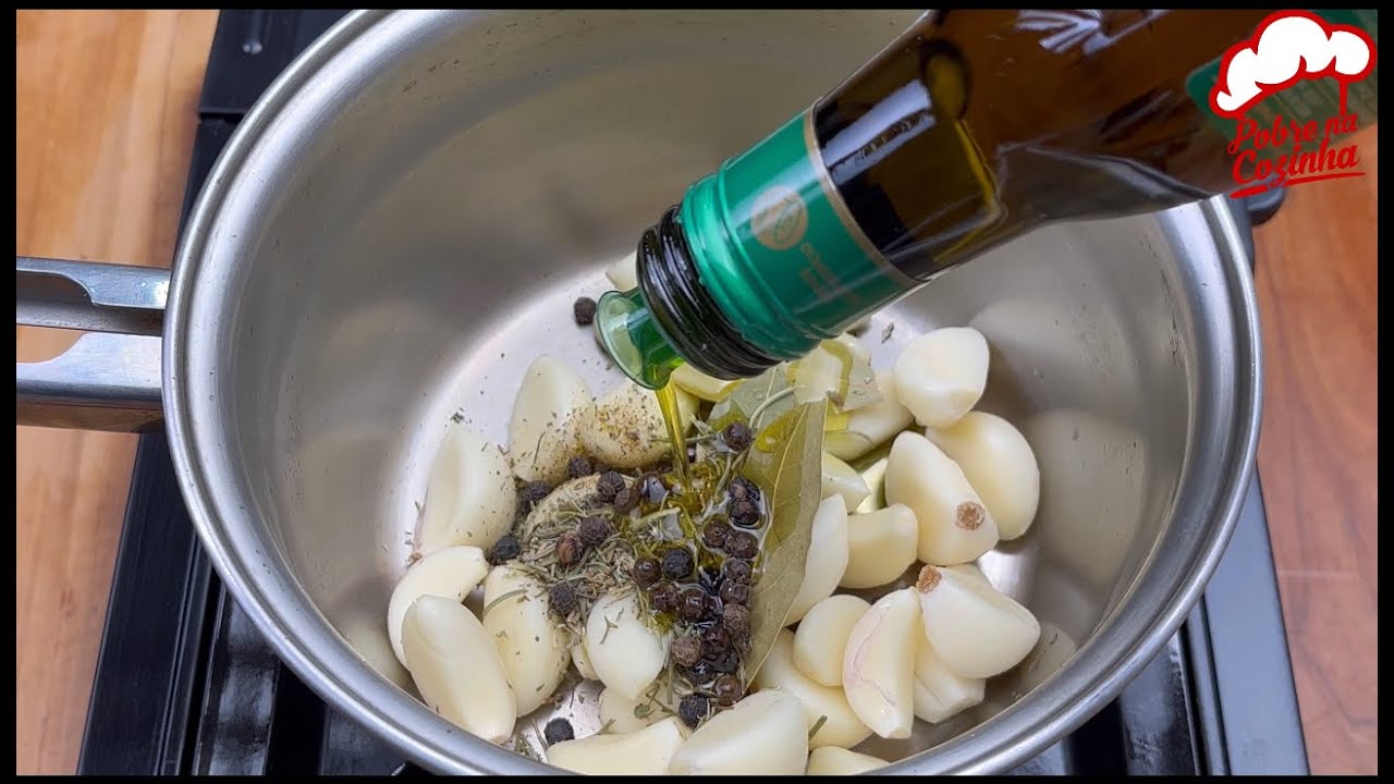 coloque azeite no alho e você nao vai mais para de fazer