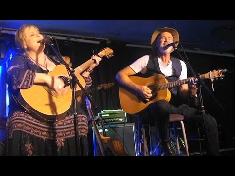 Luke O'Shea & Lyn Bowtell - Sing Me A Story