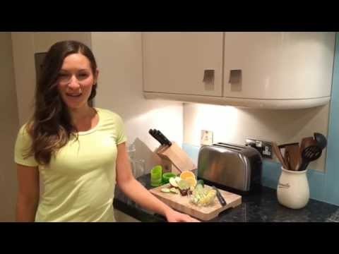 Cintia creates Detox Water using the Acquablend Bottle