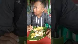 preview picture of video 'Pecel stasiun babat Lamongan, (Java Salad) Indonesian food'