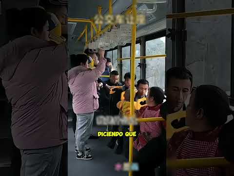 Nadie lequizo dar el asiento pero este conductor iso algo sorprendente