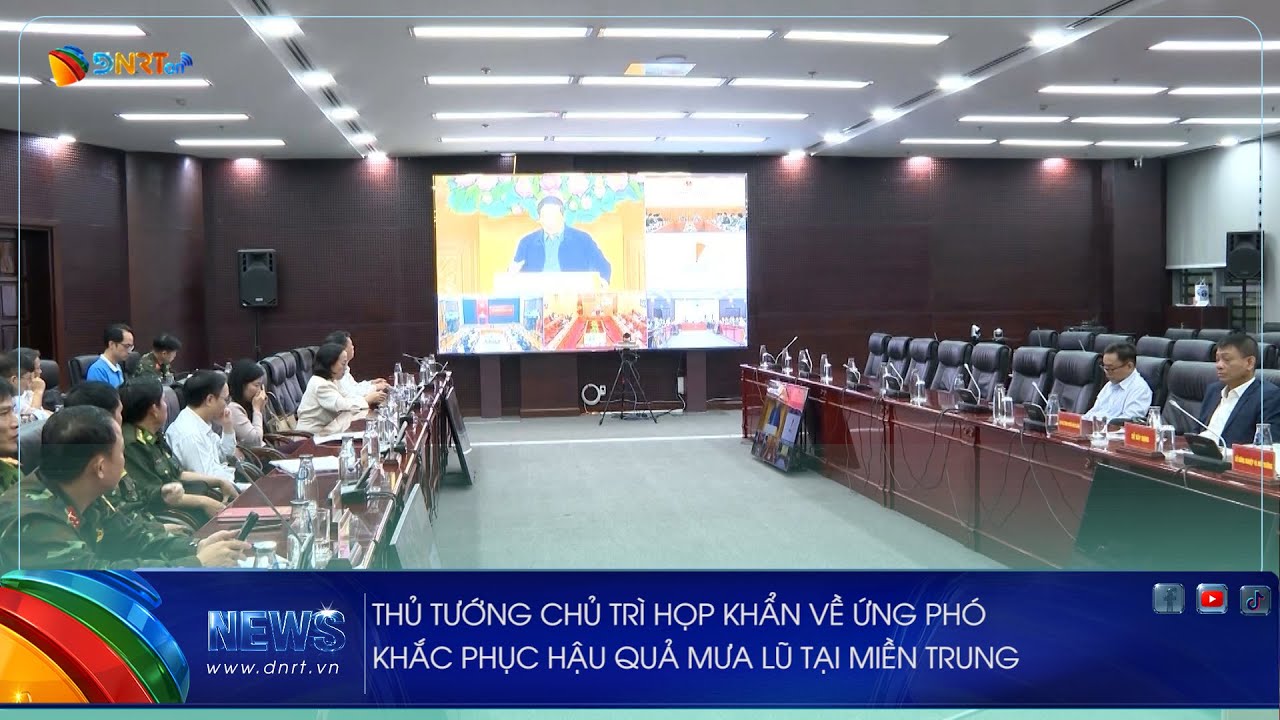 THỦ TƯỚNG CHỦ TRÌ HỌP KHẨN VỀ ỨNG PHÓ, KHẮC PHỤC HẬU QUẢ MƯA LŨ TẠI MIỀN TRUNG