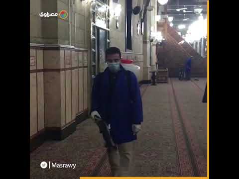 تطهير وتعقيم مسجد الحسين قبل صلاة الجمعة