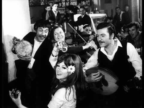 bir kızıl goncaya benzer dudağın...