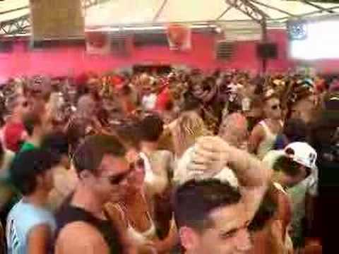 DC10 goes mental to Magda