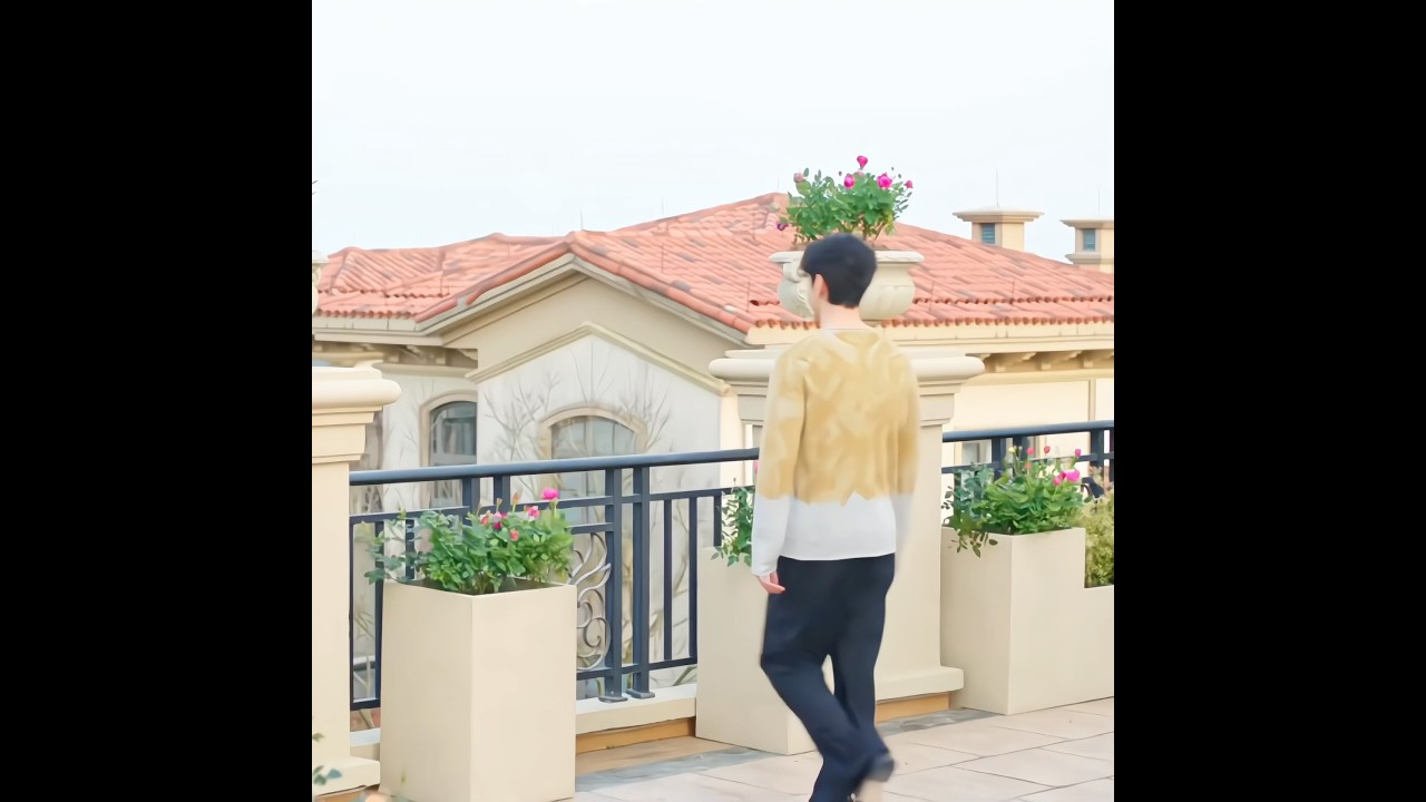 She laughing on his old pictures 😂