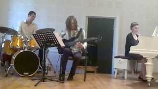 Alexander Gloshkin - Fretless bass solo (Avishai Cohen - Smash)