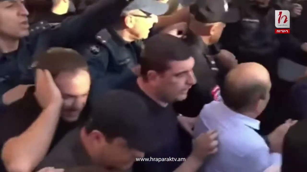 Լարված իրավիճակ Կառավարության շենքի դիմաց