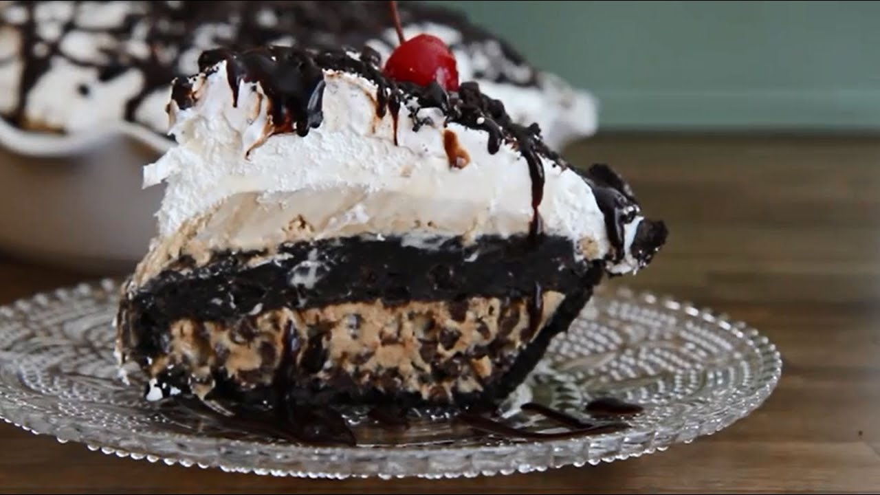 Styled Red Robin Mud Pie picture