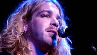 Bucky Covington Hold a Woman
