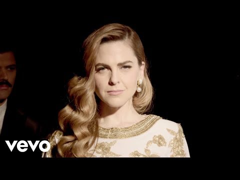 Ρένα Μόρφη a.k.a. Σούλη Ανατολή - Όταν Σου Χορεύω (Official Music Video)