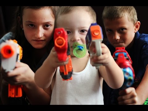 Nerf WAR: Epic Family BATTLE!