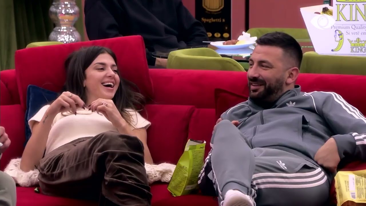 “S’kemi ardhur për të mësuar kitarën…”/ Kelly ngacmon Rikin, batuta mes banorëve