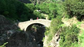 preview picture of video 'Le pont du diable (Ardèche - France)'