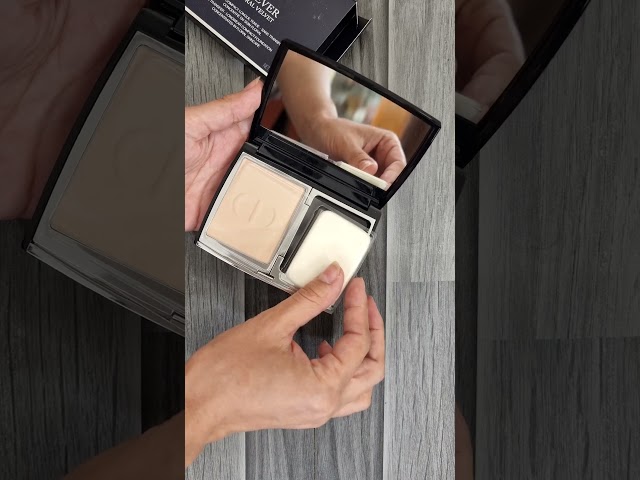 Vídeo relacionado con Dior Forever Natural Velvet Matte Compact Foundation 10 g (1N Neutral)