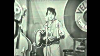 Johnny Cash Does Elvis Presley (Live) - Heartbreak Hotel