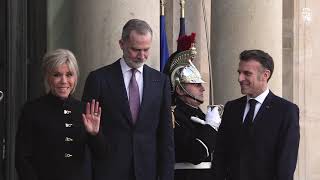 Llegada de S.M. el Rey al Palacio del Elíseo con motivo del almuerzo ofrecido por el Sr. Emmanuel Macron, Presidente de la República Francesa